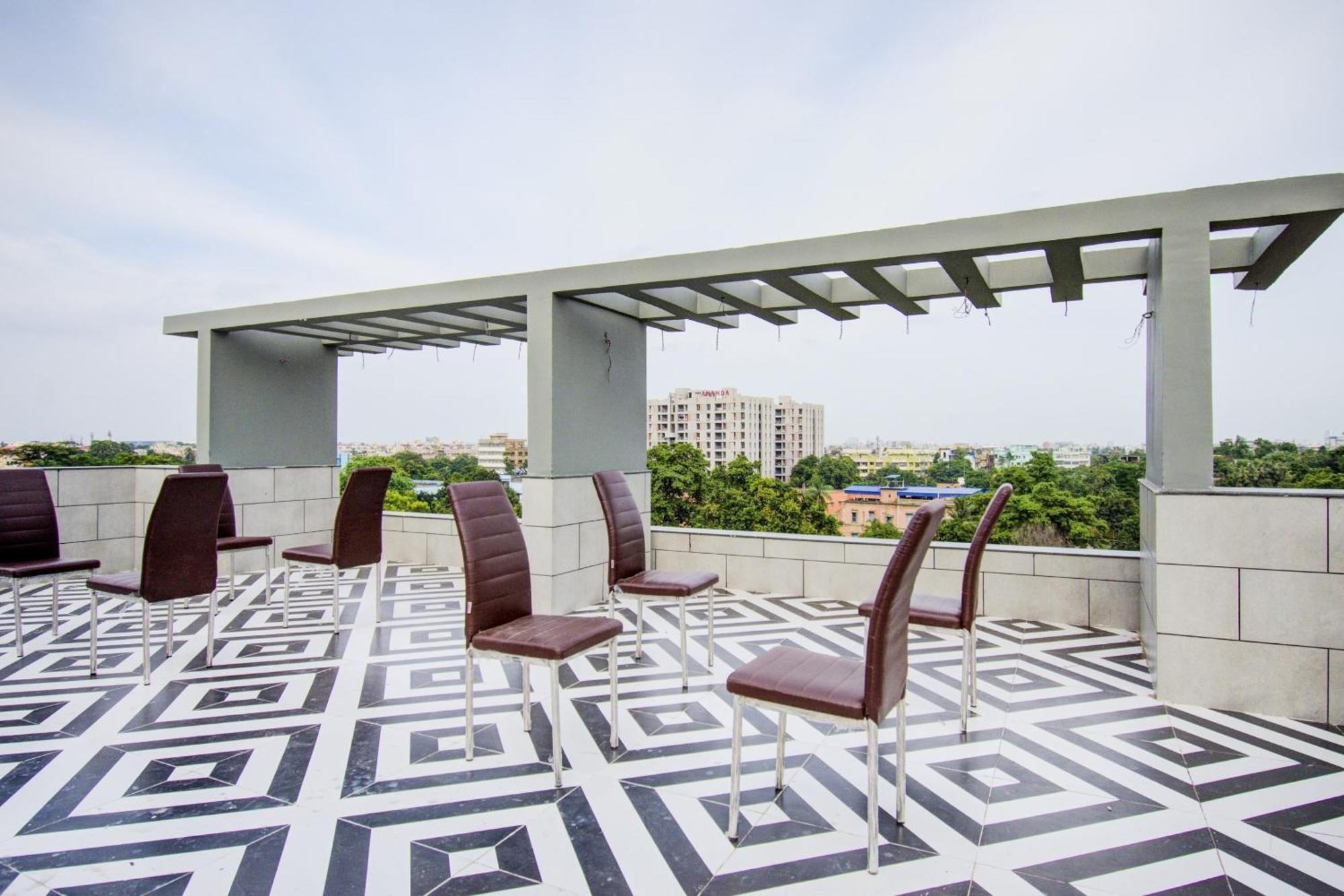 ホテル Super Townhouse Gokul Regency Near Dum Dum Metro Station コルカタ エクステリア 写真