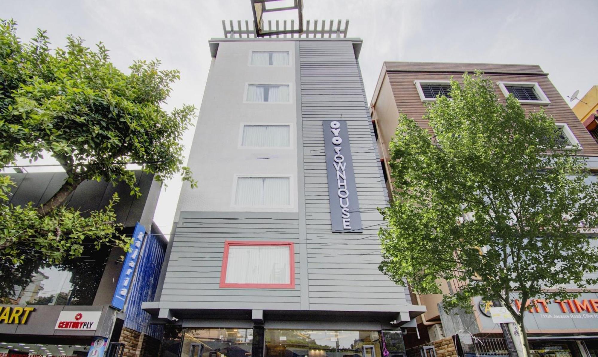 ホテル Super Townhouse Gokul Regency Near Dum Dum Metro Station コルカタ エクステリア 写真